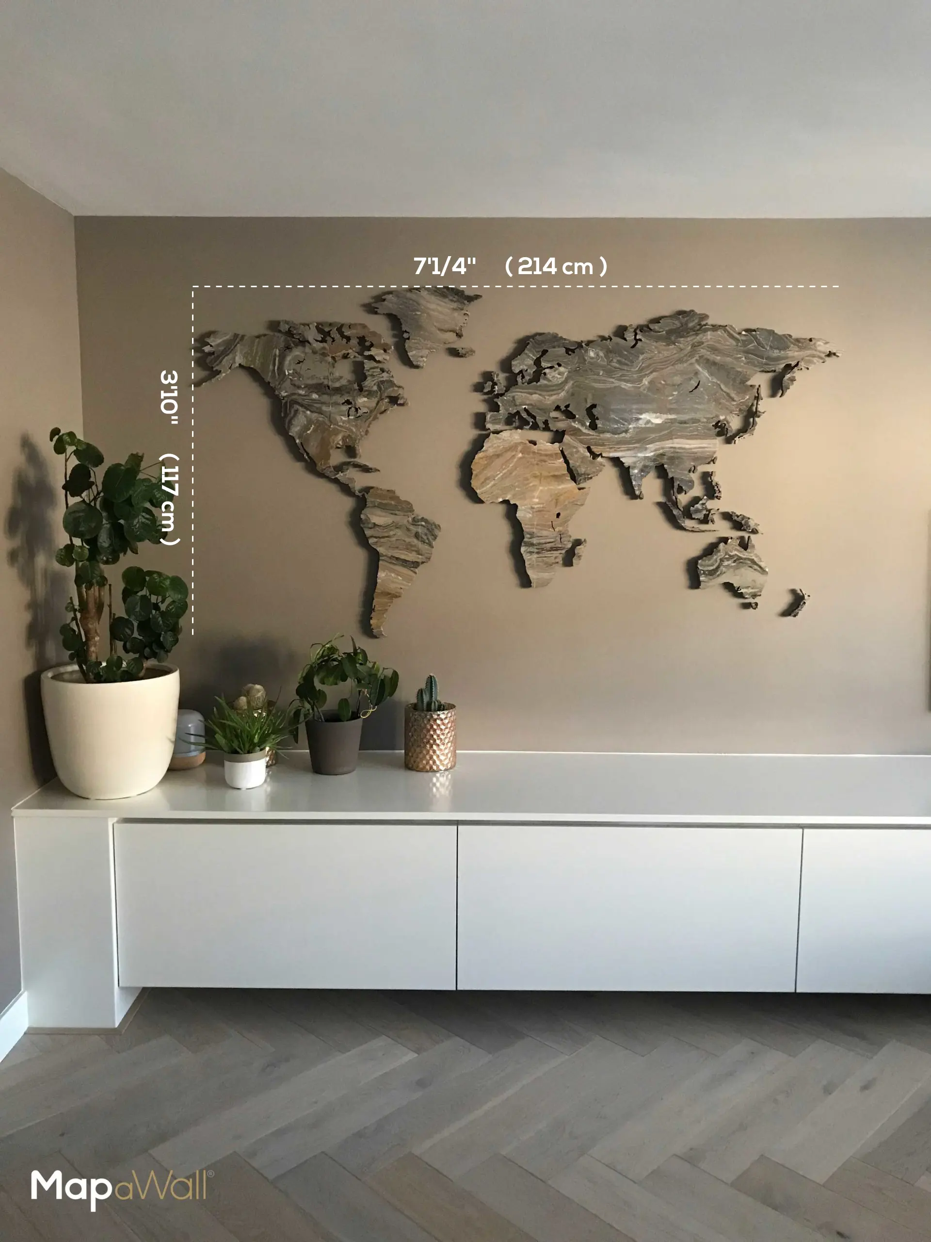 MapaWall stone world map in client's interior